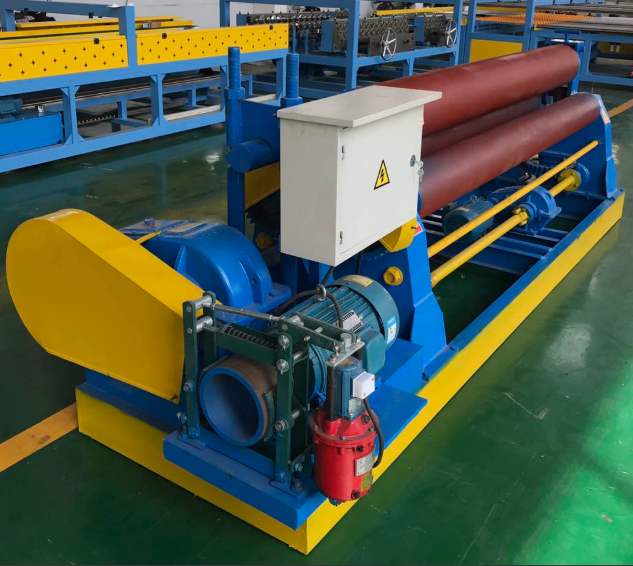 What problems should be paid attention to before starting and during operation of the rolling machine